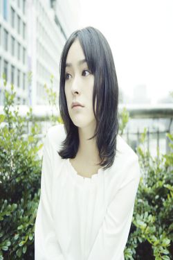 她自己